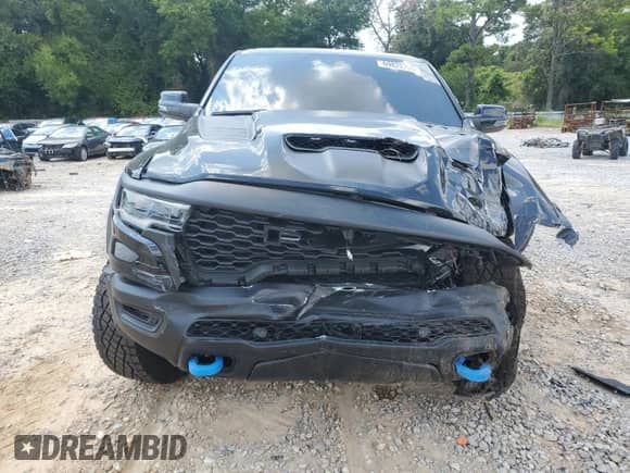 2025 Ram 1500 RHO z VIN 1C6SRFUP5SN611731, wystawiony jako Copart lot #69822705 z przebiegiem Nie podano mil oraz Szkoda całkowita • Salvage title. Historia ofert i sprzedaży dostępna na DreamBid. Obrazek 5.