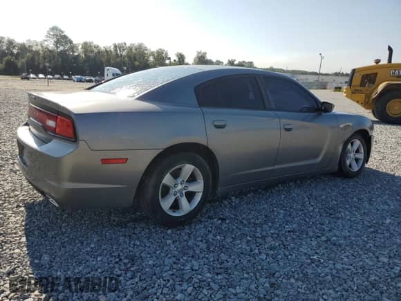 2011 Dodge Charger SE z VIN 2B3CL3CG3BH586613, wystawiony jako Copart lot #69274625 z przebiegiem 243 875 mil mil oraz Szkoda całkowita • Salvage title. Historia ofert i sprzedaży dostępna na DreamBid. Obrazek 3.