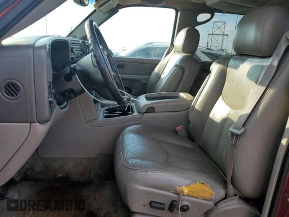 2005 Chevrolet Suburban LT с VIN 3GNEC16Z35G262744, выставлен на аукционе Copart как лот 72150674 с пробегом 196 450 миль миль и На запчасти • Non repairable. История ставок и продаж доступна на DreamBid. Изображение 7.