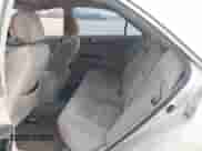 2005 Toyota Camry XLE z VIN 4T1BE32K85U582998, wystawiony jako IAAI lot #43438442 z przebiegiem 228 586 mil mil oraz . Historia ofert i sprzedaży dostępna na DreamBid. Obrazek 8.