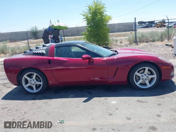 2006 Chevrolet Corvette with VIN 1G1YY26U165101067, listed as a IAAI auction lot 42788923 with 69,699 mi miles and . Bid and sale history available at DreamBid. Image 14.