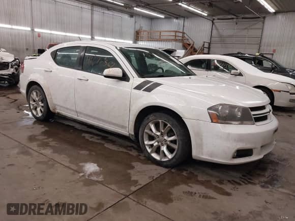2014 Dodge Avenger R/T с VIN 1C3CDZBG9EN165415, выставлен на аукционе IAAI как лот 41472367 с пробегом 194 105 миль миль и . История ставок и продаж доступна на DreamBid. Изображение 1.