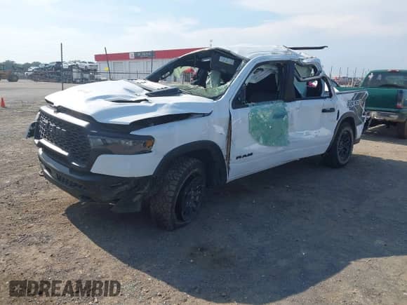 2025 Ram 1500 Rebel z VIN 1C6SRFLPXSN576962, wystawiony jako IAAI lot #42871333 z przebiegiem Nie podano mil oraz . Historia ofert i sprzedaży dostępna na DreamBid. Obrazek 2.