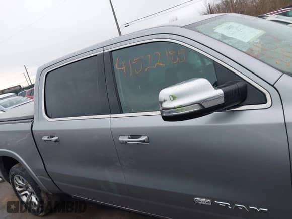 2022 Ram 1500 Longhorn z VIN 1C6SRFKT8NN192598, wystawiony jako IAAI lot #41645164 z przebiegiem 48 890 mil mil oraz . Historia ofert i sprzedaży dostępna na DreamBid. Obrazek 13.