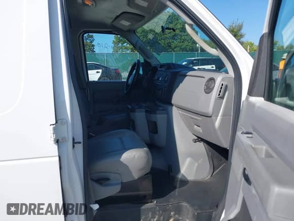 2012 Ford Econoline Cargo Recreational z VIN 1FTNE2EL5CDB17589, wystawiony jako IAAI lot #42957248 z przebiegiem 88 985 mil mil oraz . Historia ofert i sprzedaży dostępna na DreamBid. Obrazek 5.