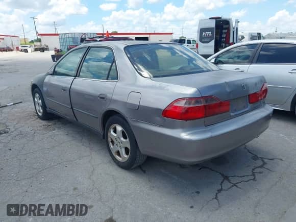 2000 Honda Accord LX с VIN 1HGCG1647YA038258, выставлен на аукционе IAAI как лот 42588839 с пробегом 145 598 миль миль и . История ставок и продаж доступна на DreamBid. Изображение 3.