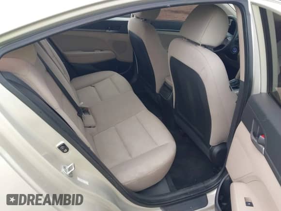 2017 Hyundai Elantra SE z VIN KMHD74LF7HU090140, wystawiony jako IAAI lot #43344449 z przebiegiem 125 156 mil mil oraz . Historia ofert i sprzedaży dostępna na DreamBid. Obrazek 8.