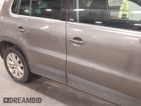 2009 Volkswagen Tiguan S с VIN WVGAV75N29W002180, выставлен на аукционе IAAI как лот 42417787 с пробегом 236 834 миль миль и . История ставок и продаж доступна на DreamBid. Изображение 6.