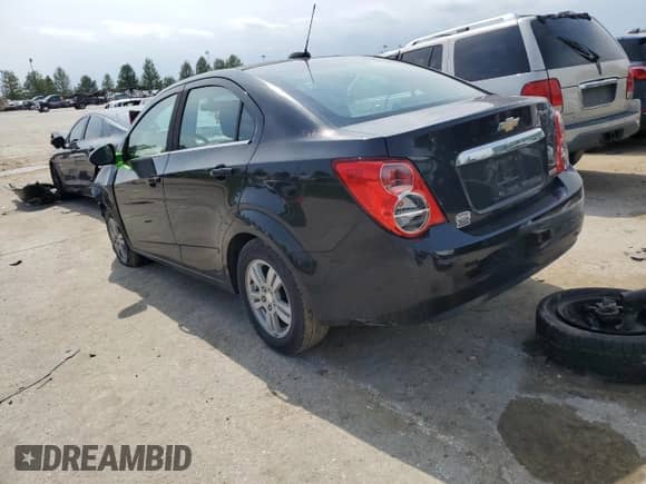 2015 Chevrolet Sonic LT z VIN 1G1JD5SB5F4125929, wystawiony jako Copart lot #55622854 z przebiegiem 163 561 mil mil oraz Szkoda całkowita • Salvage title. Historia ofert i sprzedaży dostępna na DreamBid. Obrazek 2.