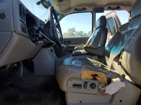 2000 Chevrolet Silverado 1500 LS with VIN 1GCEC19T1YZ332603, listed as a Copart auction lot 85930865 with 220,387 mi miles and Salvage title. Bid and sale history available at DreamBid. Image 7.