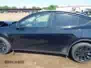2022 Tesla Model Y Long Range z VIN 7SAYGDEE8NF434074, wystawiony jako IAAI lot #42522198 z przebiegiem 37 469 mil mil oraz . Historia ofert i sprzedaży dostępna na DreamBid. Obrazek 13.