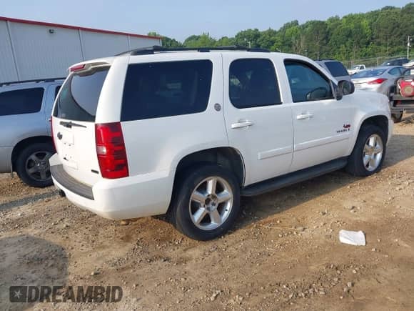 2008 Chevrolet Tahoe 3LT с VIN 1GNFC13068R119950, выставлен на аукционе IAAI как лот 42410879 с пробегом 230 254 миль миль и . История ставок и продаж доступна на DreamBid. Изображение 4.