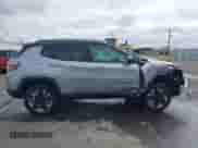 2018 Jeep Compass Trailhawk z VIN 3C4NJDDB7JT419375, wystawiony jako IAAI lot #43213951 z przebiegiem 60 692 mil mil oraz . Historia ofert i sprzedaży dostępna na DreamBid. Obrazek 13.
