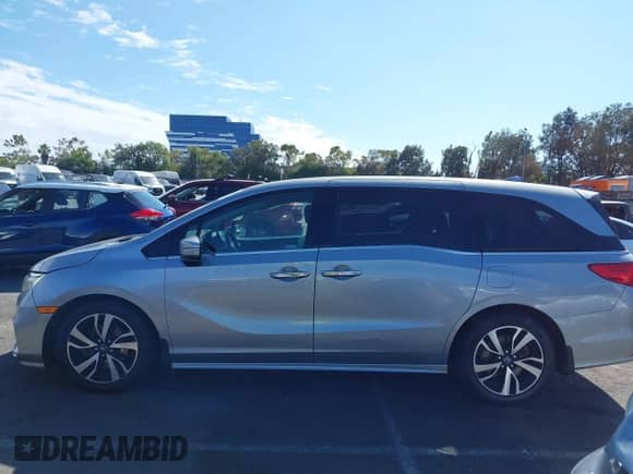 2018 Honda Odyssey Elite with VIN 5FNRL6H9XJB066417, listed as a IAAI auction lot 43420513 with 217,878 mi miles and . Bid and sale history available at DreamBid. Image 14.