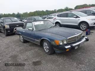 1982 Mercedes-Benz 380 SL z VIN WDBBA45A6CB011459, wystawiony jako IAAI lot #43249090 z przebiegiem 108 025 mil mil oraz . Historia ofert i sprzedaży dostępna na DreamBid. Obrazek 1.