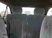 2001 Chevrolet Blazer LS z VIN 1GNCT18W71K130129, wystawiony jako Copart lot #85113764 z przebiegiem 65 992 mil mil oraz Czysty tytuł • Clean title. Historia ofert i sprzedaży dostępna na DreamBid. Obrazek 10.