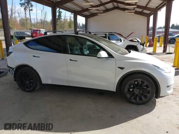 2021 Tesla Model Y Long Range with VIN 5YJYGDEE6MF138868, listed as a IAAI auction lot 43401839 with 134,786 mi miles and . Bid and sale history available at DreamBid. Image 14.