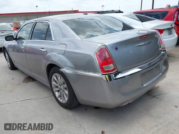 2013 Chrysler 300 C с VIN 2C3CCAEG2DH606373, выставлен на аукционе IAAI как лот 42533677 с пробегом 188 303 миль миль и . История ставок и продаж доступна на DreamBid. Изображение 3.