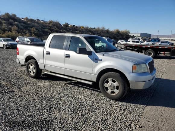 2005 Ford F-150 XLT z VIN 1FTPW12515KD36957, wystawiony jako Copart lot #81740655 z przebiegiem 2 577 933 mil mil oraz Czysty tytuł • Clean title. Historia ofert i sprzedaży dostępna na DreamBid. Obrazek 4.