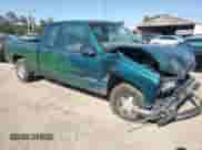 1998 GMC Sierra 1500 z VIN 1GTEC19W4WE521888, wystawiony jako Copart lot #53161505 z przebiegiem 985 004 mil mil oraz Szkoda całkowita • Salvage title. Historia ofert i sprzedaży dostępna na DreamBid. Obrazek 4.