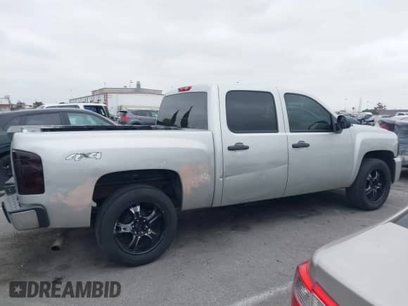 2011 Chevrolet Silverado 1500 LS z VIN 3GCPKREA4BG390355, wystawiony jako IAAI lot #42206957 z przebiegiem 153 766 mil mil oraz . Historia ofert i sprzedaży dostępna na DreamBid. Obrazek 13.