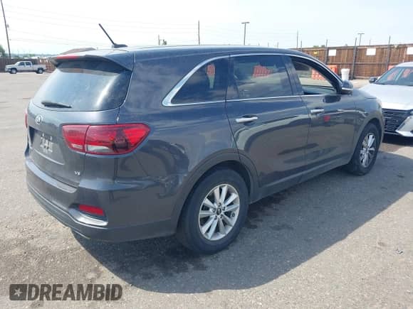 2019 Kia Sorento LX with VIN 5XYPG4A5XKG489435, listed as a IAAI auction lot 42862405 with Not provided miles and . Bid and sale history available at DreamBid. Image 4.