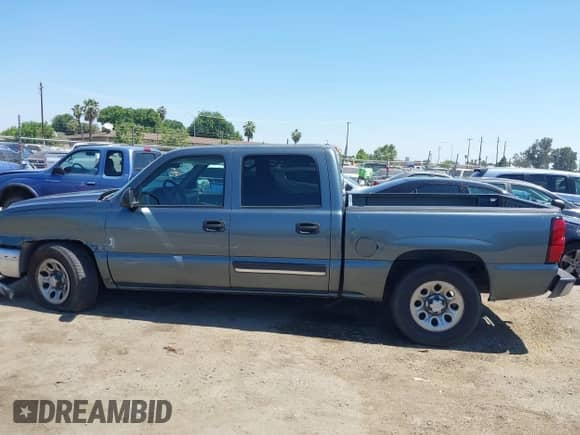 2006 Chevrolet Silverado 1500 LT2 z VIN 2GCEC13TX61157587, wystawiony jako IAAI lot #42217816 z przebiegiem 231 426 mil mil oraz . Historia ofert i sprzedaży dostępna na DreamBid. Obrazek 14.
