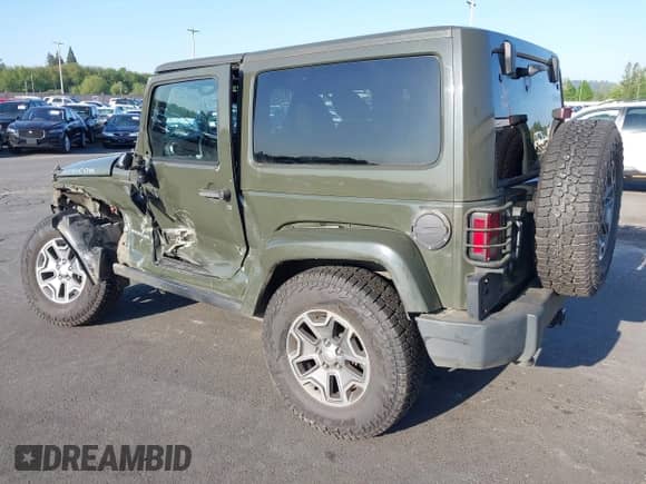 2015 Jeep Wrangler Rubicon Hard Rock z VIN 1C4BJWCGXFL771669, wystawiony jako IAAI lot #42057423 z przebiegiem 36 996 mil mil oraz . Historia ofert i sprzedaży dostępna na DreamBid. Obrazek 3.