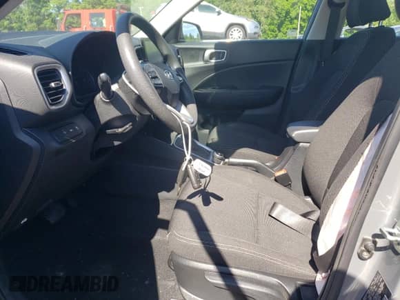 2020 Hyundai Venue SEL with VIN KMHRC8A37LU019062, listed as a Copart auction lot 55970004 with 27,957 mi miles and . Bid and sale history available at DreamBid. Image 7.