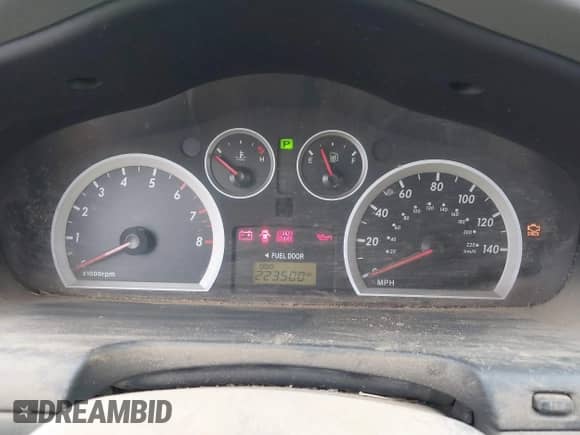 2005 Hyundai Santa Fe GLS z VIN KM8SC13E75U009898, wystawiony jako IAAI lot #41767045 z przebiegiem 223 500 mil mil oraz . Historia ofert i sprzedaży dostępna na DreamBid. Obrazek 7.