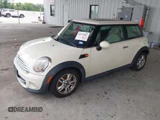 2011 MINI Hardtop with VIN WMWSU3C52BT091664, listed as a IAAI auction lot 42427367 with 110,488 mi miles and . Bid and sale history available at DreamBid. Image 2.