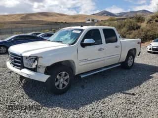 2013 GMC Sierra 1500 SLE z VIN 3GTP2VE77DG318677, wystawiony jako Copart lot #80764055 z przebiegiem 135 392 mil mil oraz Szkoda całkowita • Salvage title. Historia ofert i sprzedaży dostępna na DreamBid. Obrazek 1.
