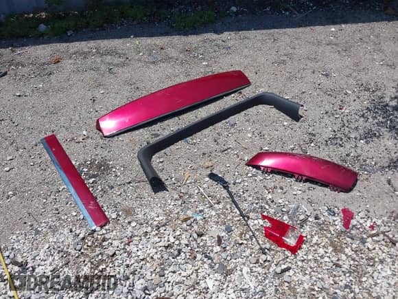 2010 Chevrolet Suburban LT z VIN 1GNUCJE07AR268426, wystawiony jako IAAI lot #42523275 z przebiegiem 252 841 mil mil oraz . Historia ofert i sprzedaży dostępna na DreamBid. Obrazek 12.