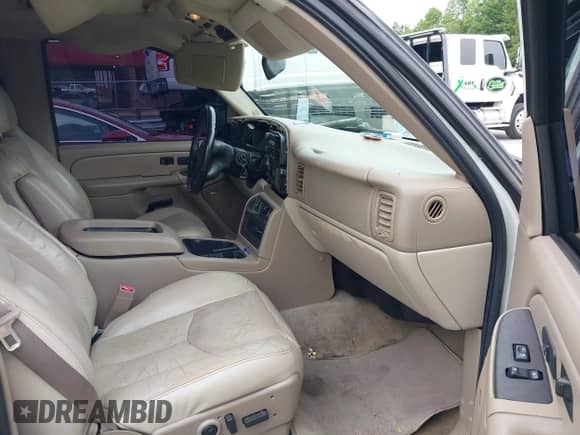 2004 Chevrolet Suburban LT with VIN 1GNFK16Z54J104796, listed as a IAAI auction lot 42959899 with 203,284 mi miles and . Bid and sale history available at DreamBid. Image 5.