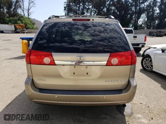 2010 Toyota Sienna XLE с VIN 5TDYK4CC9AS290084, выставлен на аукционе Copart как лот 71271375 с пробегом 95 684 миль миль и Списание • Salvage title. История ставок и продаж доступна на DreamBid. Изображение 6.