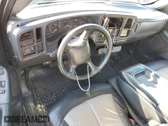 2000 Chevrolet Silverado 1500 z VIN 1GCEC14V4YZ296866, wystawiony jako Copart lot #49343345 z przebiegiem Nie podano mil oraz Szkoda całkowita • Salvage title. Historia ofert i sprzedaży dostępna na DreamBid. Obrazek 8.