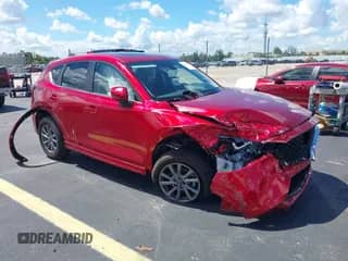 2025 Mazda CX-5 S Preferred z VIN JM3KFBCL6S0625053, wystawiony jako IAAI lot #42944887 z przebiegiem 3 699 mil mil oraz . Historia ofert i sprzedaży dostępna na DreamBid. Obrazek 1.