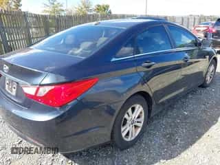 2013 Hyundai Sonata GLS z VIN 5NPEB4AC0DH753620, wystawiony jako IAAI lot #43486683 z przebiegiem 96 296 mil mil oraz . Historia ofert i sprzedaży dostępna na DreamBid. Obrazek 4.