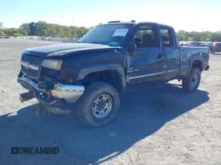 2004 Chevrolet Silverado 2500HD LT z VIN 1GCHK29174E200841, wystawiony jako IAAI lot #43406682 z przebiegiem 64 372 mil mil oraz . Historia ofert i sprzedaży dostępna na DreamBid. Obrazek 2.