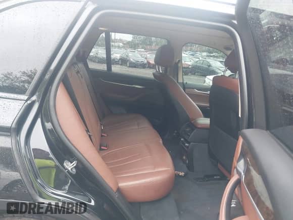 2016 BMW X5 xDrive35i z VIN 5UXKR0C59G0S93430, wystawiony jako IAAI lot #43302251 z przebiegiem 131 493 mil mil oraz . Historia ofert i sprzedaży dostępna na DreamBid. Obrazek 8.