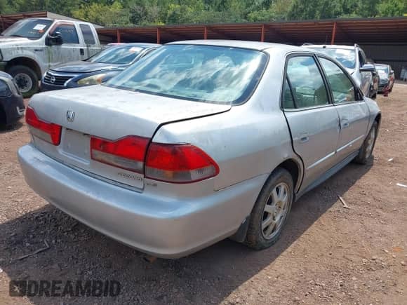 2002 Honda Accord SE z VIN 1HGCG66822A049658, wystawiony jako IAAI lot #43113859 z przebiegiem Nie podano mil oraz . Historia ofert i sprzedaży dostępna na DreamBid. Obrazek 4.