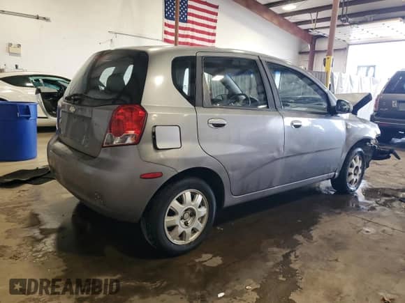 2006 Chevrolet Aveo LS с VIN KL1TD666X6B683104, выставлен на аукционе Copart как лот 81202725 с пробегом 174 024 миль миль и Списание • Salvage title. История ставок и продаж доступна на DreamBid. Изображение 3.