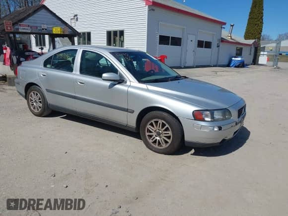 2004 Volvo S60 с VIN YV1RS61T242361425, выставлен на аукционе IAAI как лот 41987136 с пробегом 221 533 миль миль и . История ставок и продаж доступна на DreamBid. Изображение 1.