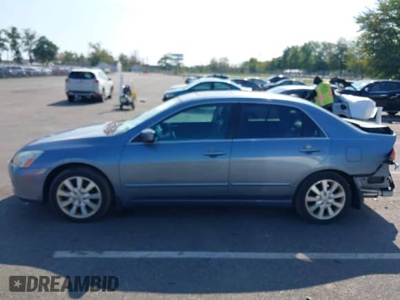 2007 Honda Accord EX-L with VIN 1HGCM66577A035051, listed as a IAAI auction lot 43204003 with 191,962 mi miles and . Bid and sale history available at DreamBid. Image 14.
