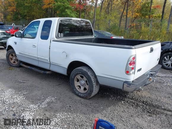 2002 Ford F-150 XL с VIN 1FTRX17W12NB93994, выставлен на аукционе IAAI как лот 43434518 с пробегом 210 945 миль миль и . История ставок и продаж доступна на DreamBid. Изображение 3.