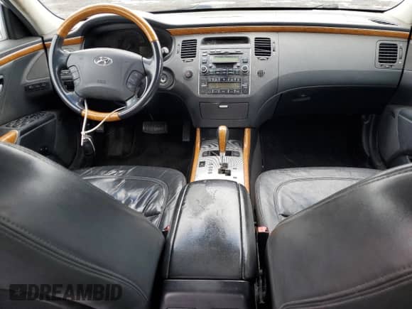 2006 Hyundai Azera SE с VIN KMHFC46F36A125710, выставлен на аукционе Copart как лот 45476375 с пробегом 179 272 миль миль и Списание • Salvage title. История ставок и продаж доступна на DreamBid. Изображение 8.