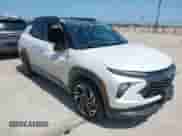 2025 Chevrolet TrailBlazer RS с VIN KL79MTSL4SB072909, выставлен на аукционе IAAI как лот 42505958 с пробегом 13 327 миль миль и . История ставок и продаж доступна на DreamBid. Изображение 1.
