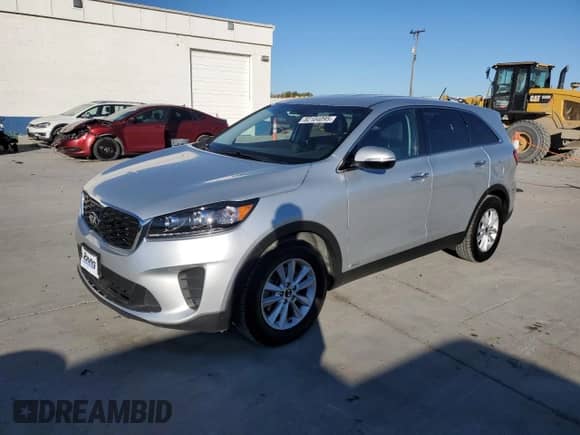 2020 Kia Sorento LX с VIN 5XYPGDA59LG613003, выставлен на аукционе Copart как лот 82104095 с пробегом 104 257 миль миль и Списание • Salvage title. История ставок и продаж доступна на DreamBid. Изображение 1.