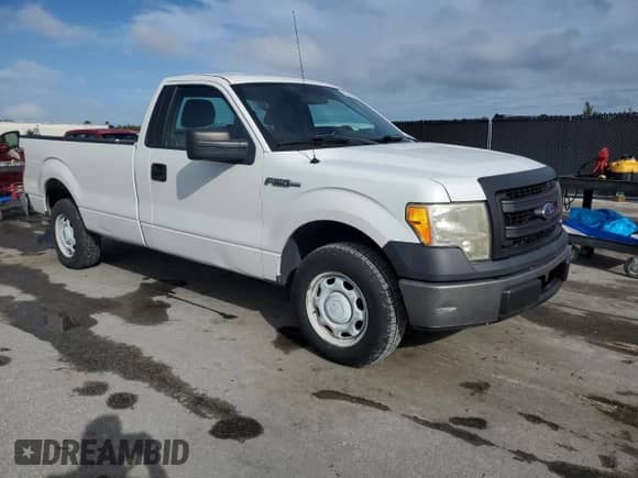 2013 Ford F-150 XL z VIN 1FTMF1CM5DKD51601, wystawiony jako Copart lot #82204595 z przebiegiem Nie podano mil oraz Czysty tytuł • Clean title. Historia ofert i sprzedaży dostępna na DreamBid. Obrazek 4.