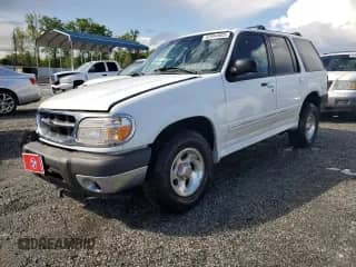 2000 Ford Explorer XLT with VIN 1FMZU63E8YZB53850, listed as a Copart auction lot 52954505 with 130,428 mi miles and Salvage title. Bid and sale history available at DreamBid. Image 1.